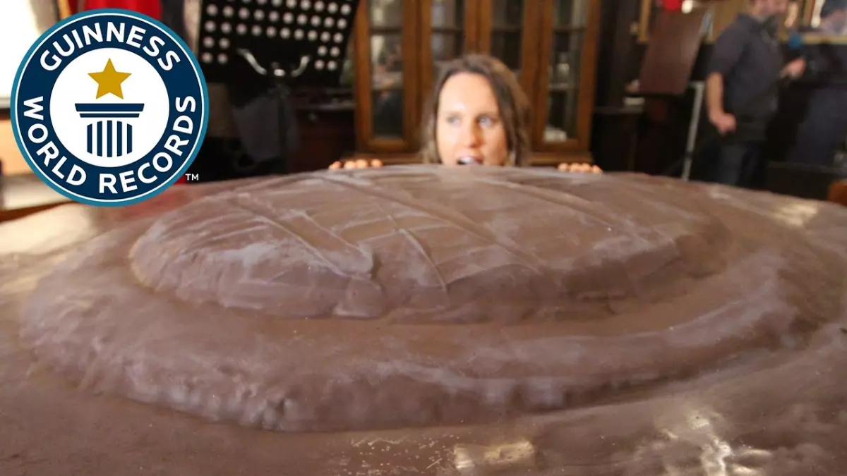 Découvrez le record incroyable du plus grand Jaffa Cake et préparez-vous à être émerveillé !