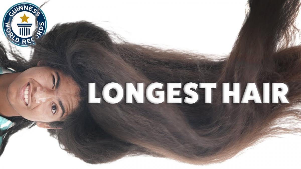 Le record incroyable du plus long cheveux sur un adolescent