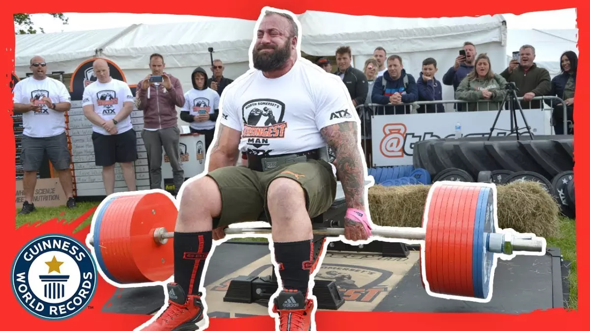 Record impressionnant de soulevé de poids assis : Martin Tye soulève 505 kilogrammes !