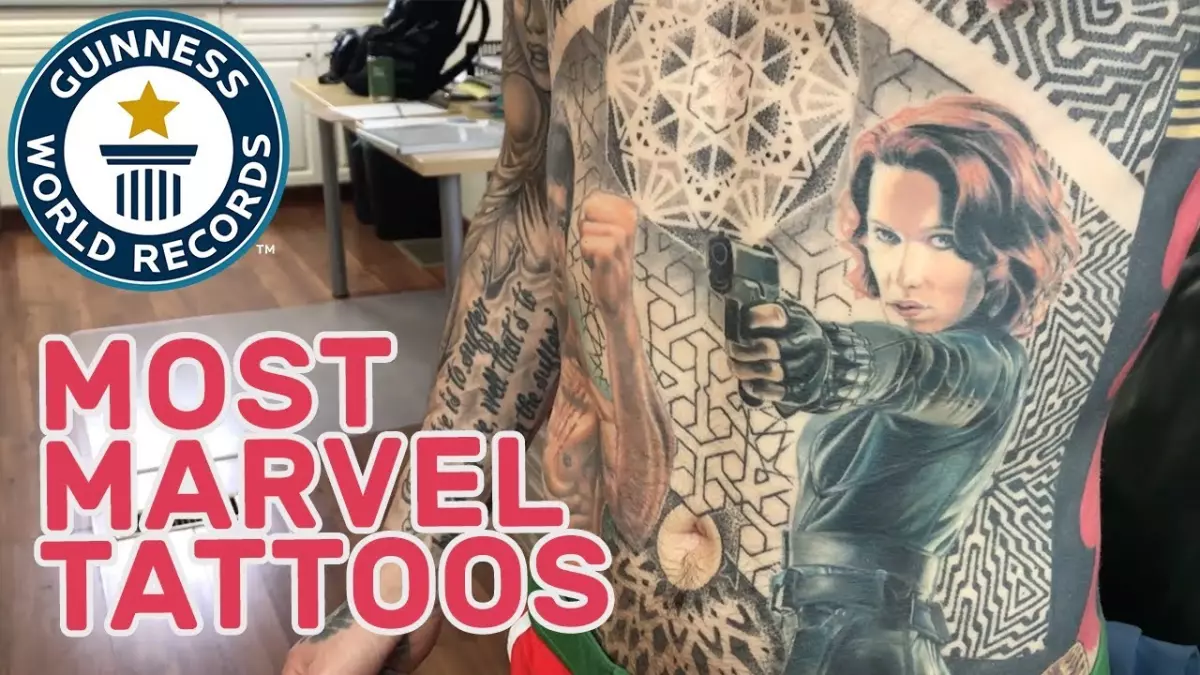 Un exploit incroyable : le record du plus grand nombre de tatouages de personnages de bande dessinée Marvel