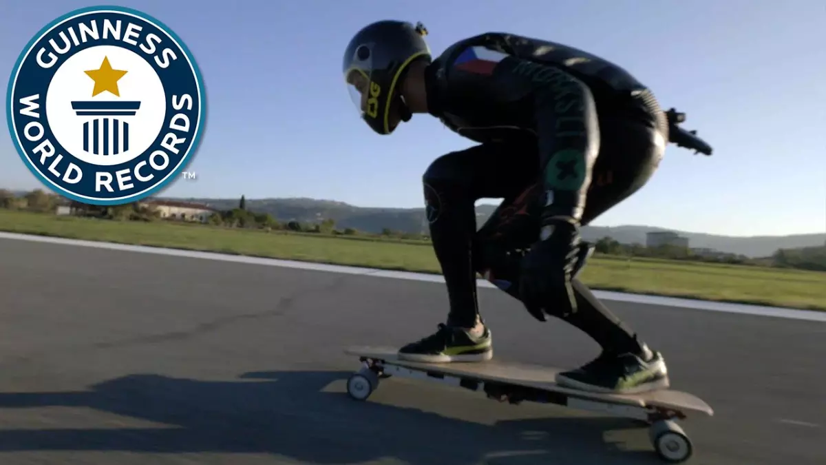 Un incroyable record de vitesse en skateboard électrique